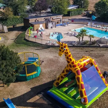 Accessible Avec Terrasse – 2 à - Api-1-52-311 Parque de Campismo Naucelle