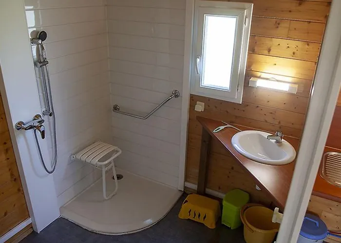 营地 Accessible Avec Terrasse - 2 A - Api-1-52-311 Naucelle